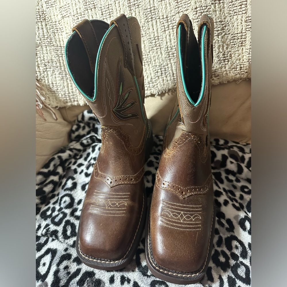 Justin Boots - Size 9 - never worn